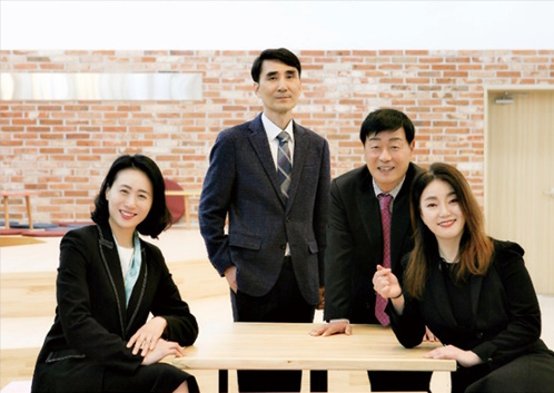 전임 교수님 사진